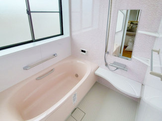 バスルームリフォーム 快適に過ごせるピンクの可愛いバスルーム