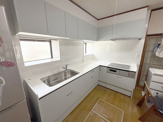 キッチンリフォーム 子どもたちも喜ぶ明るく生まれ変わった水まわり＆玄関ドア